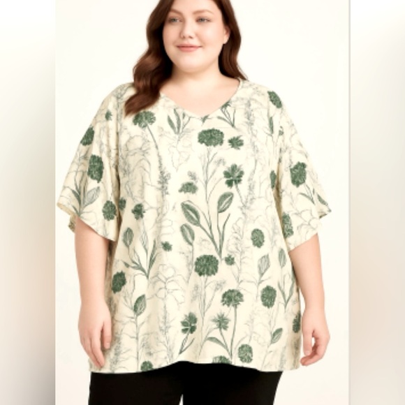 BloomChic Tops - NWT!Cream and Green floral 3/4 Sleeve Relaxed Fit Blouse size 22-24 or 3X